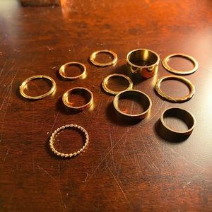 Set of gold fashion rings